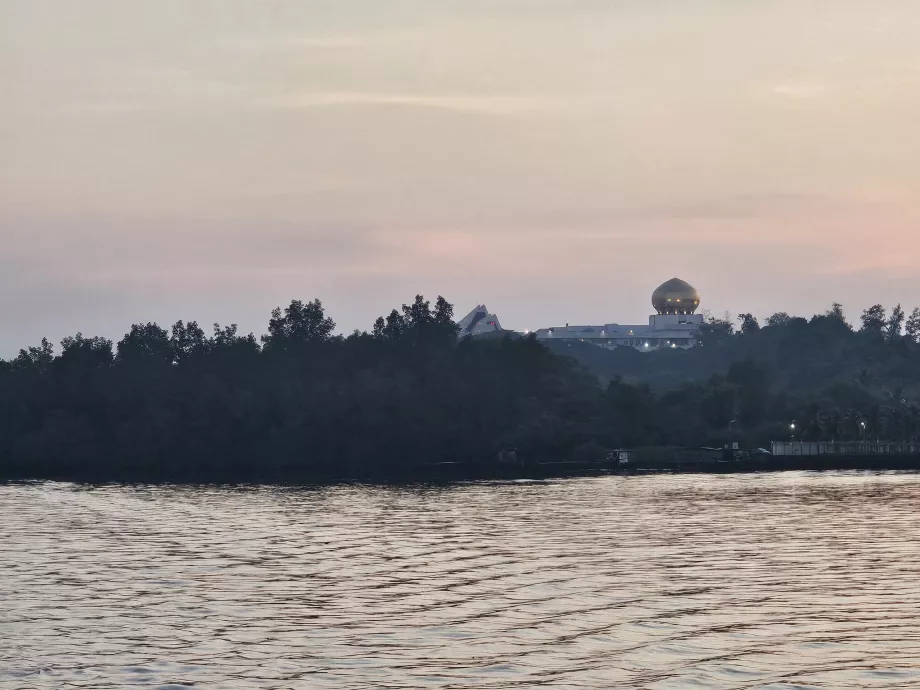 Istana Nurul Iman, Sultan Sarayı