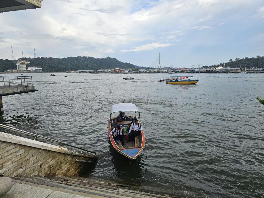 Kampong Ayer'e Feribot