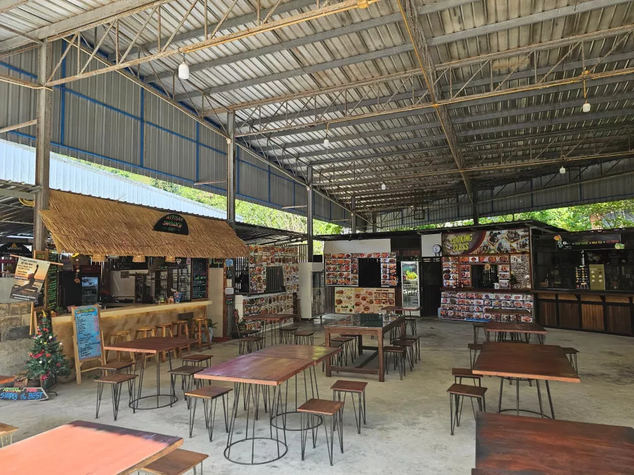 Panburi Köyü'nde yemek odası