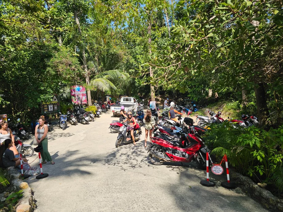 Gizli Plaj'a giden yol