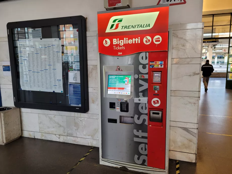 Tren bileti satış makinesi