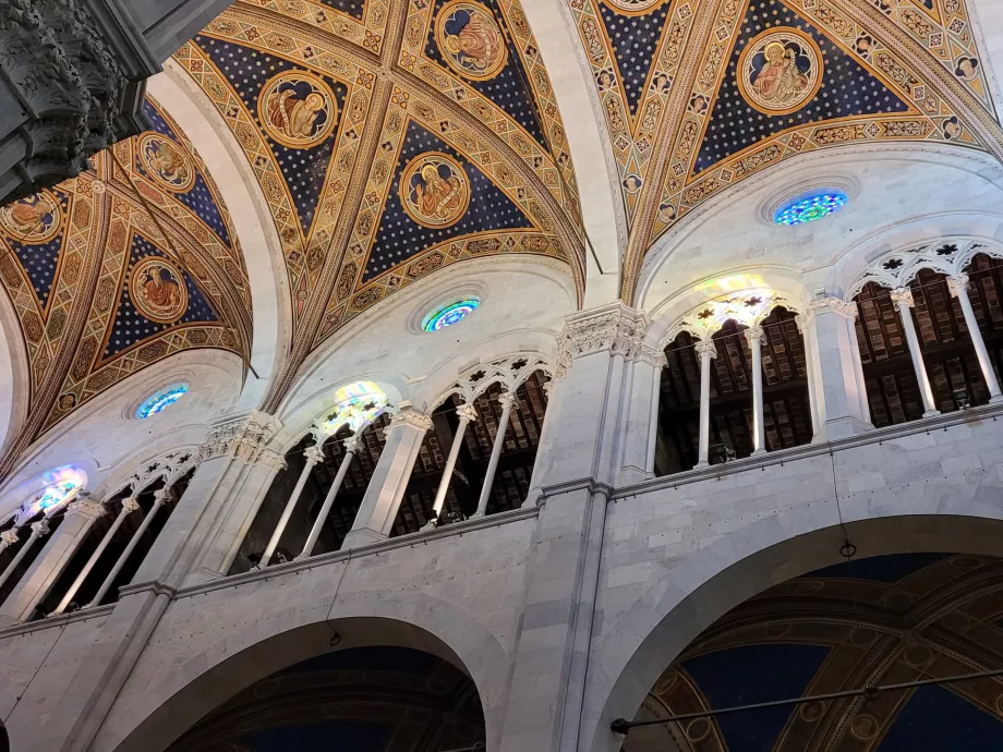 Vitray ve güneş yansıması