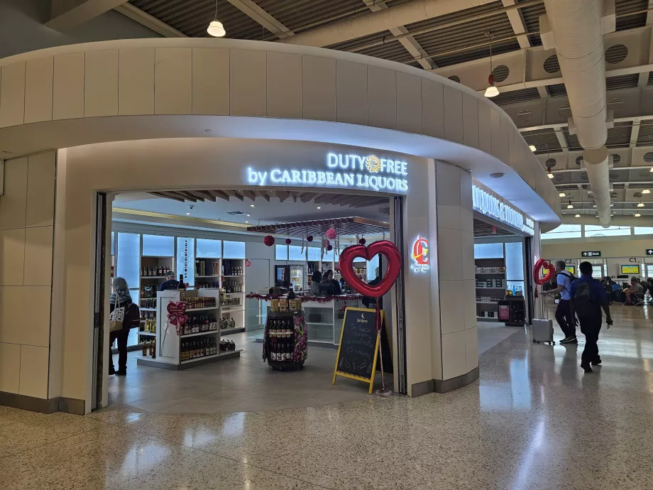 SXM Havalimanı'nda Duty Free Mağazası