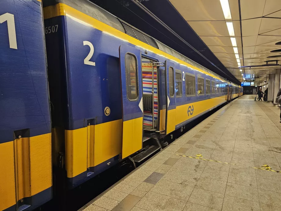 "Schiphol Havalimanı" istasyonunda tren