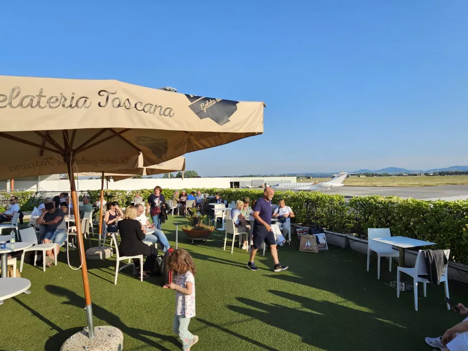 Açık hava restoranı, Rimini Havalimanı