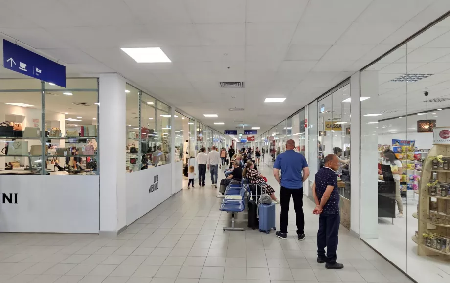 Rimini Havalimanı'nın hava tarafındaki mağazalar