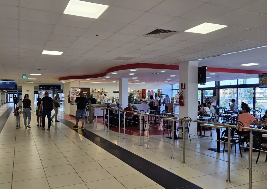 Rimini Havalimanı'nın kara tarafındaki restoranlar