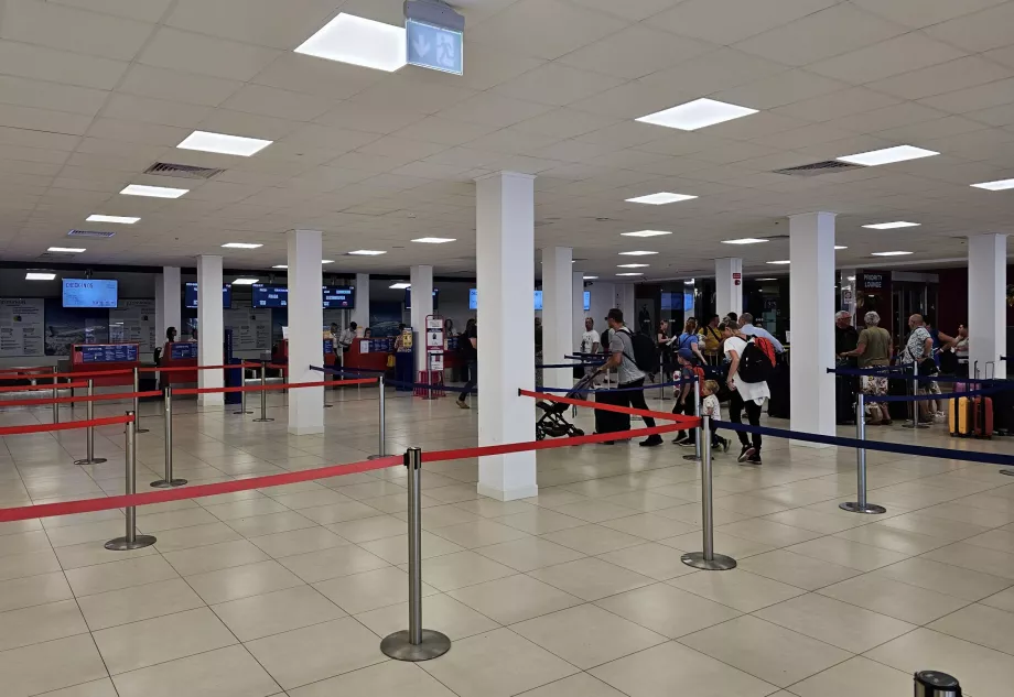 Rimini Havalimanı'ndaki check-in kontuarları