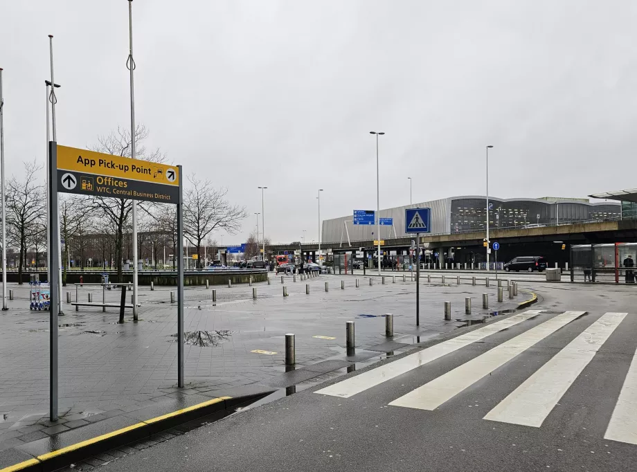 Mobil uygulamalar aracılığıyla taksi durağına yol tarifi