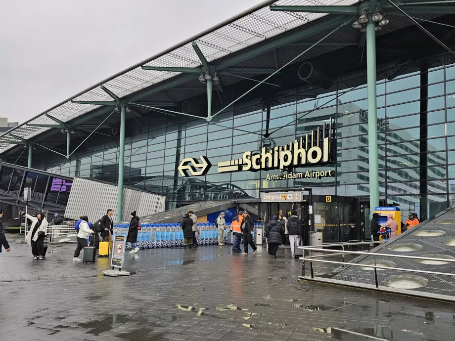 Schiphol Havalimanı, Ana Terminal