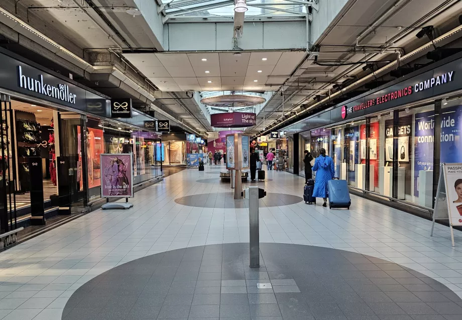 Plaza alışveriş alanı, halka açık kısım