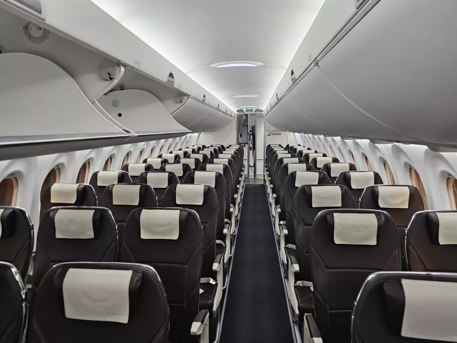 Airbus A220, ekonomi kabini