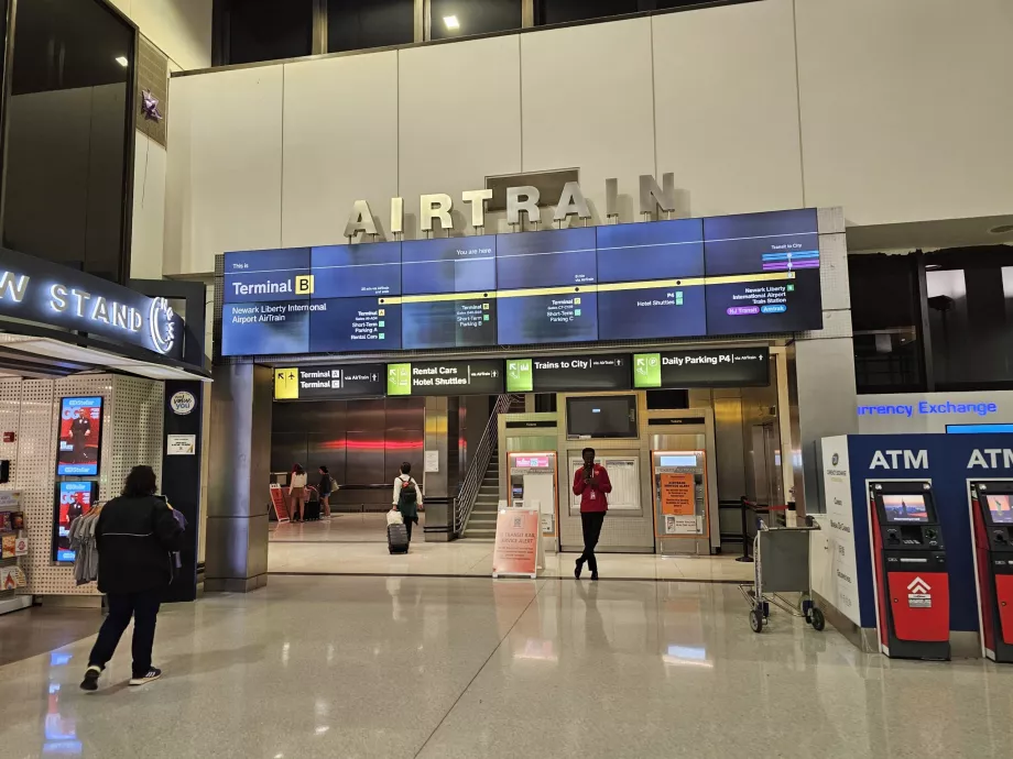 Hava Treni istasyonuna giriş