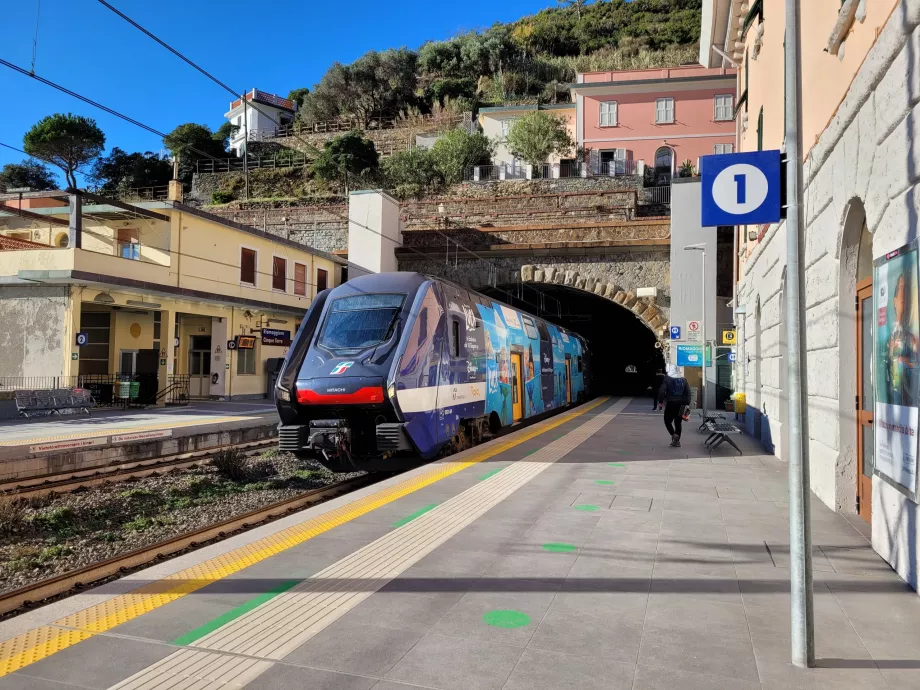 Sestri Levante'den gelen tren