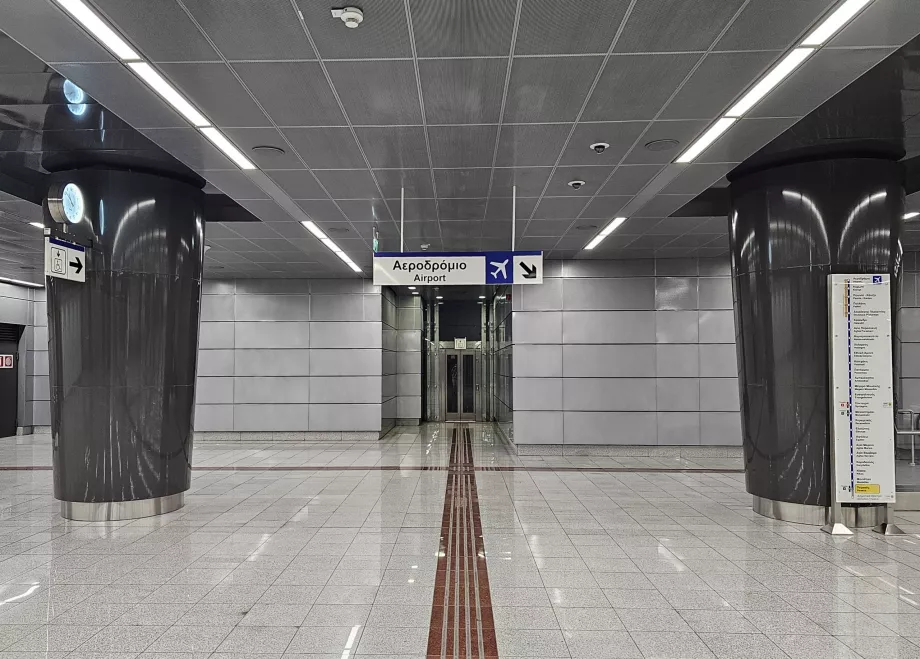Havaalanına giden platformun işaretlenmesi - şehir merkezinde