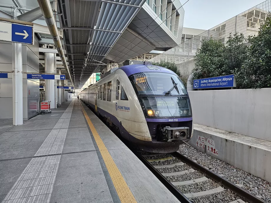 Banliyö treni, ATH havaalanı