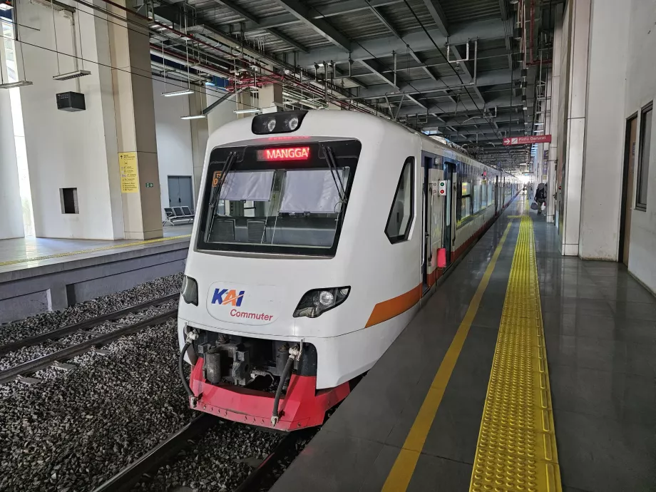 Havalimanından Cakarta şehir merkezine tren