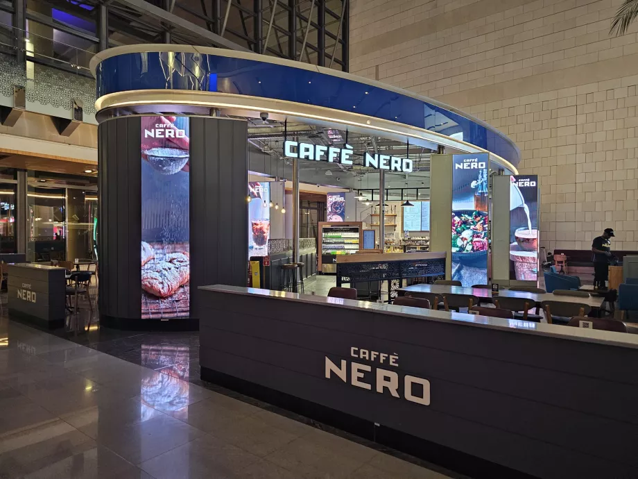 Caffé Nero, gelenler, genel alan