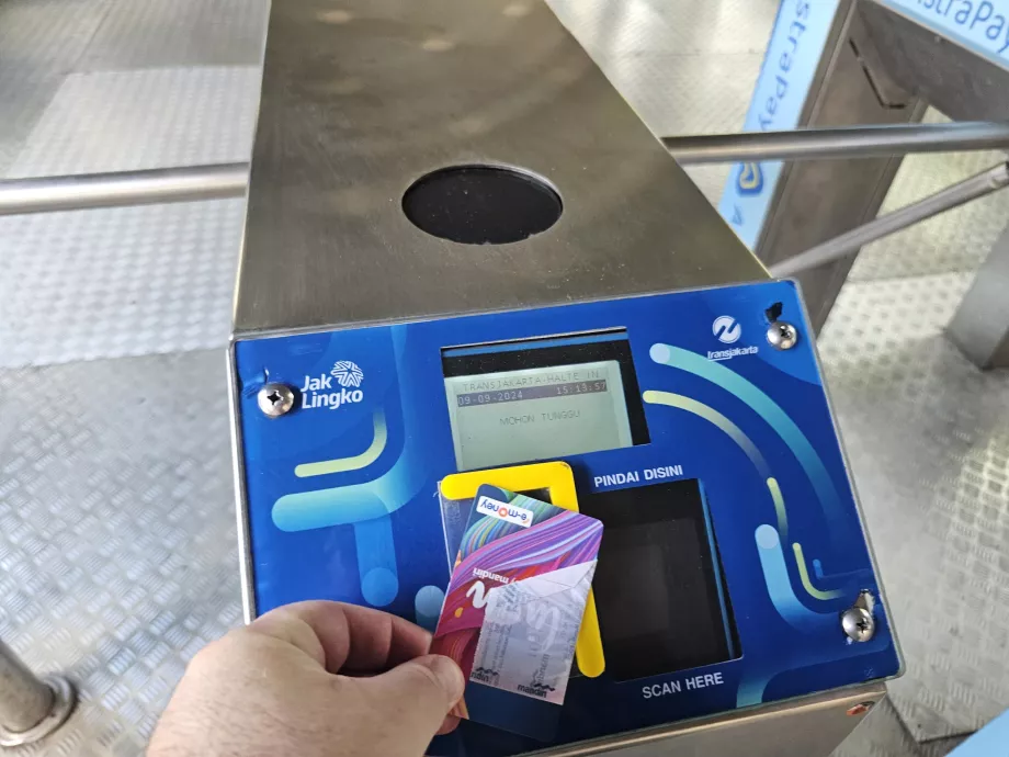 Turnikede bilet kullanma