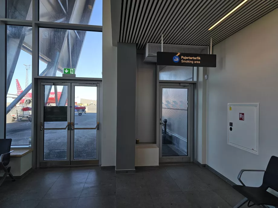 Transit bölümünde sigara içilebilen oda