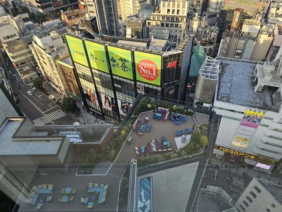 Gallery 11 restoranın açık hava terasından görünüm