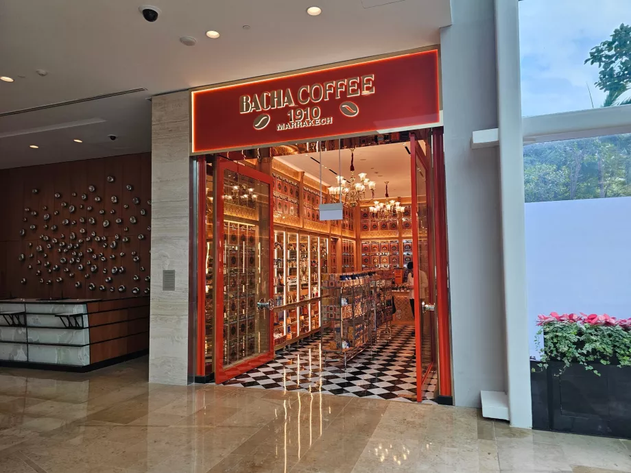 Otel lobisindeki mağazalar