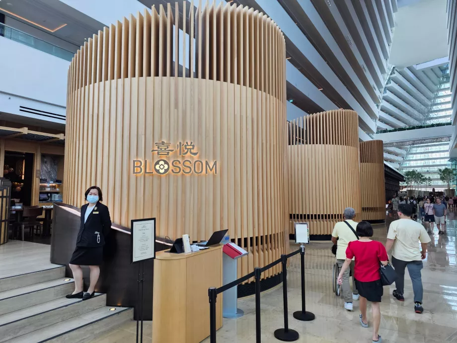 Otel lobisinde restoran