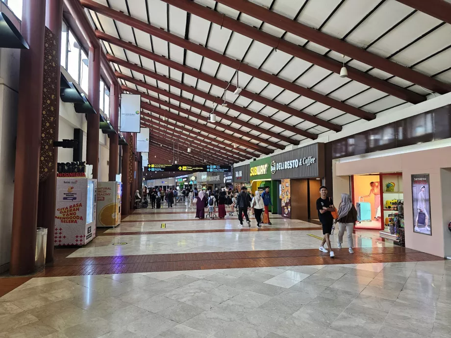 Restoranlar ve mağazalar, Terminal 2
