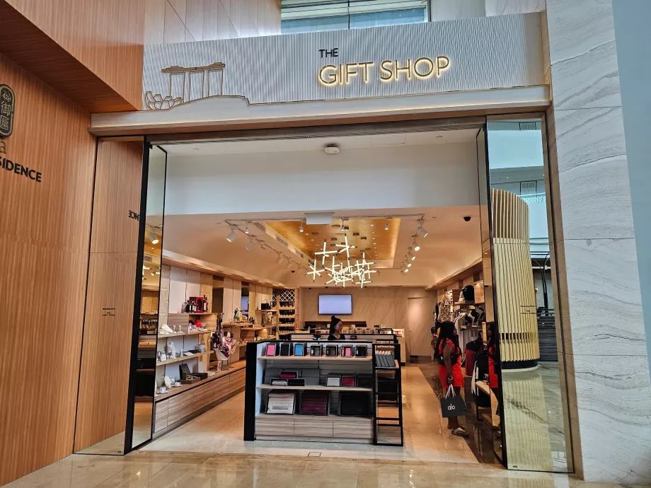 Otel lobisindeki mağazalar