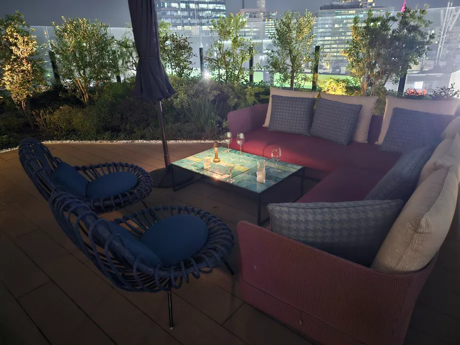 Galeri 11 adlı restoranın açık terası