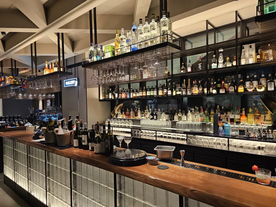 Gallery 11 restoranındaki bar
