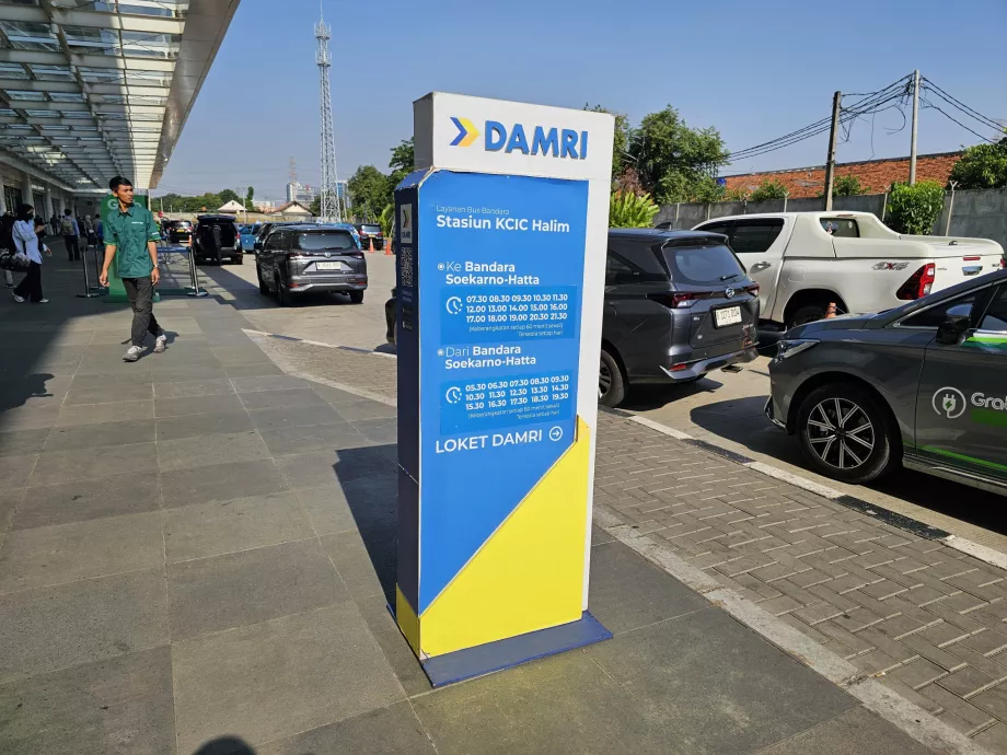 CGK Havalimanı - Halim İstasyonu otobüs saatleri