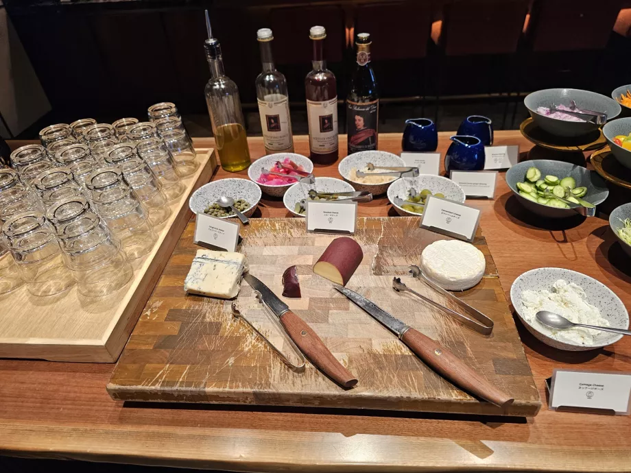 Kahvaltı - peynir, zeytin ve yağlar