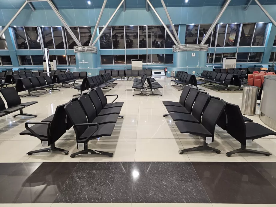 Terminal 3'teki koltuklar, transit bölge