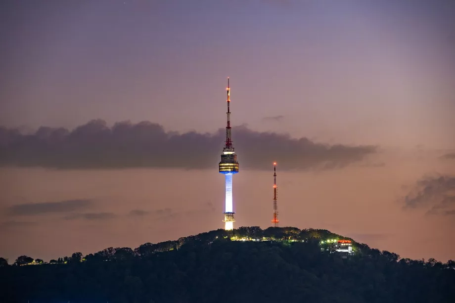 Namsan Kulesi
