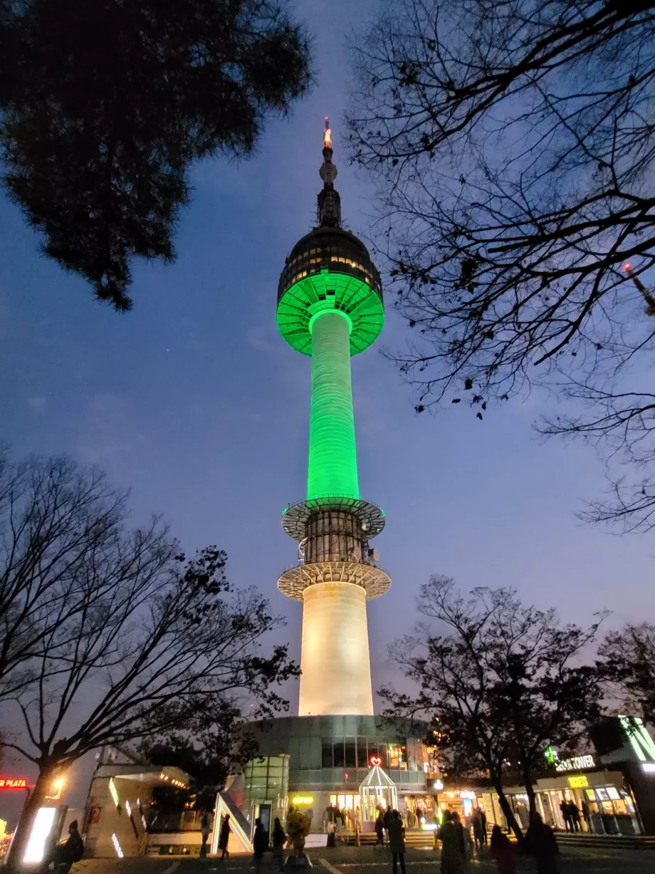 Namsan Kulesi