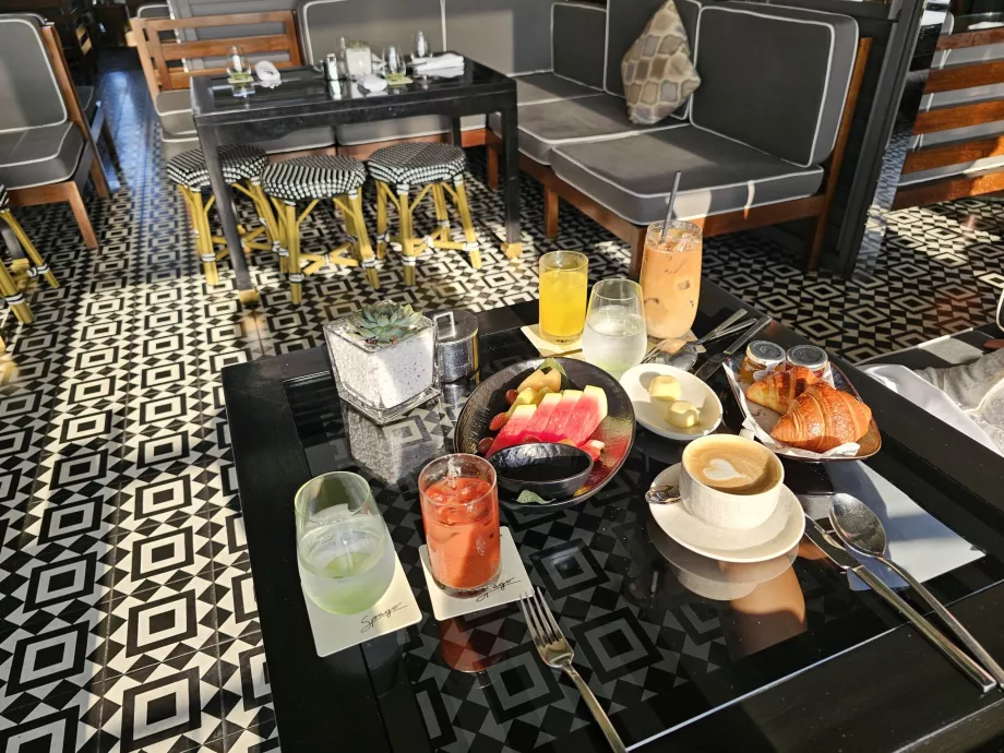 Spago Bar'da kahvaltı