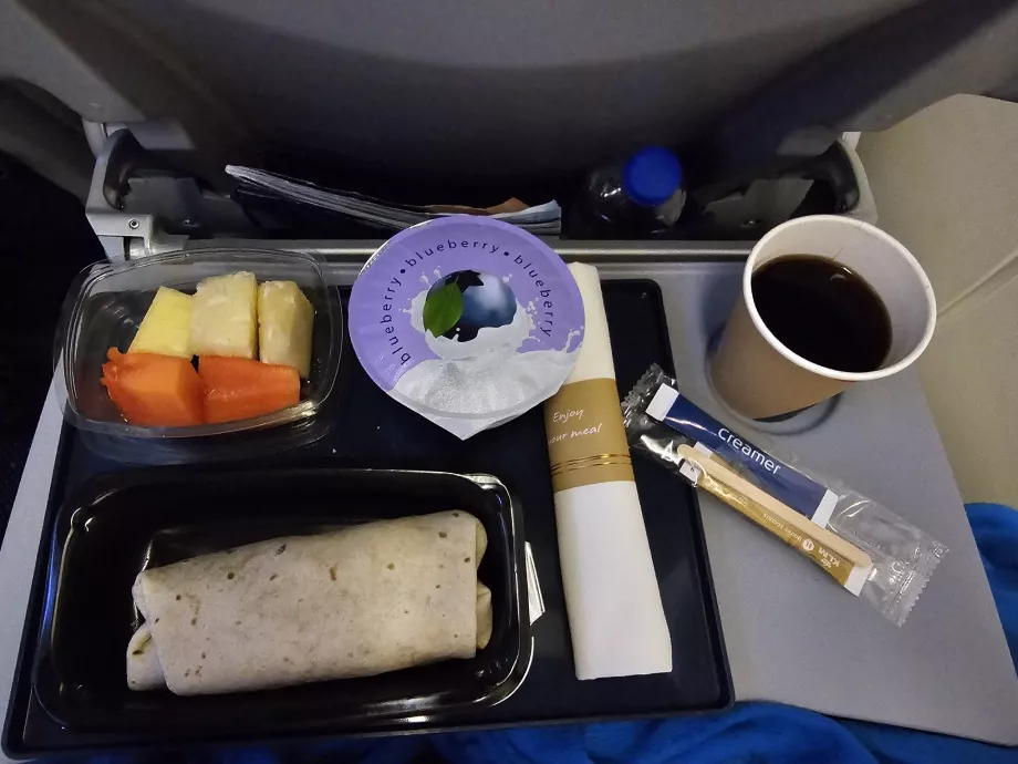 KLM ile uzun mesafeli bir uçuşta kahvaltı