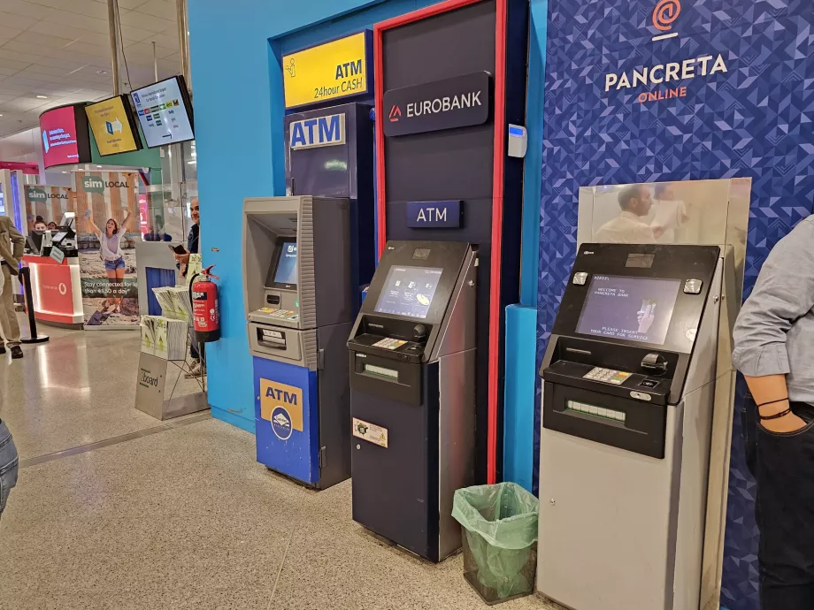 ATM'ler, gelen yolcu salonu