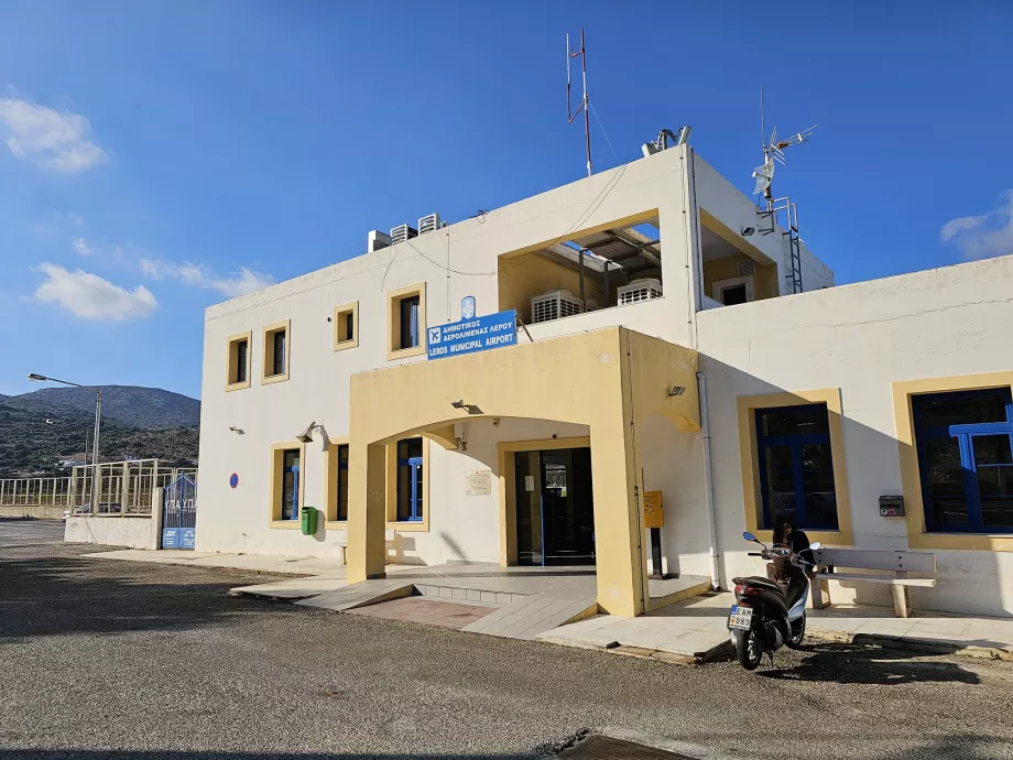 Leros Havalimanı'nın ana ve tek terminali