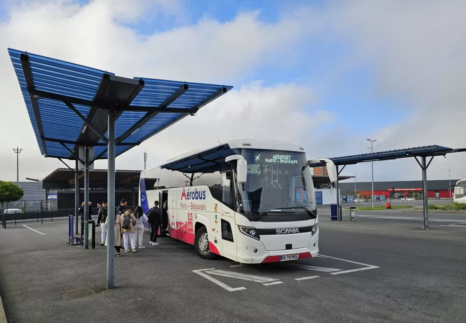 Paris merkezine giden otobüs