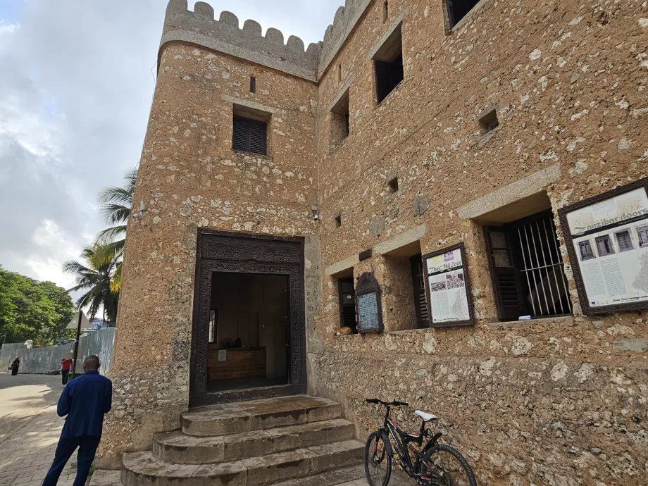 Eski Kale, ana giriş