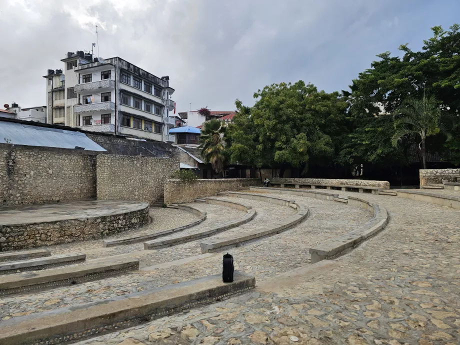 Eski Kale, amfitiyatro