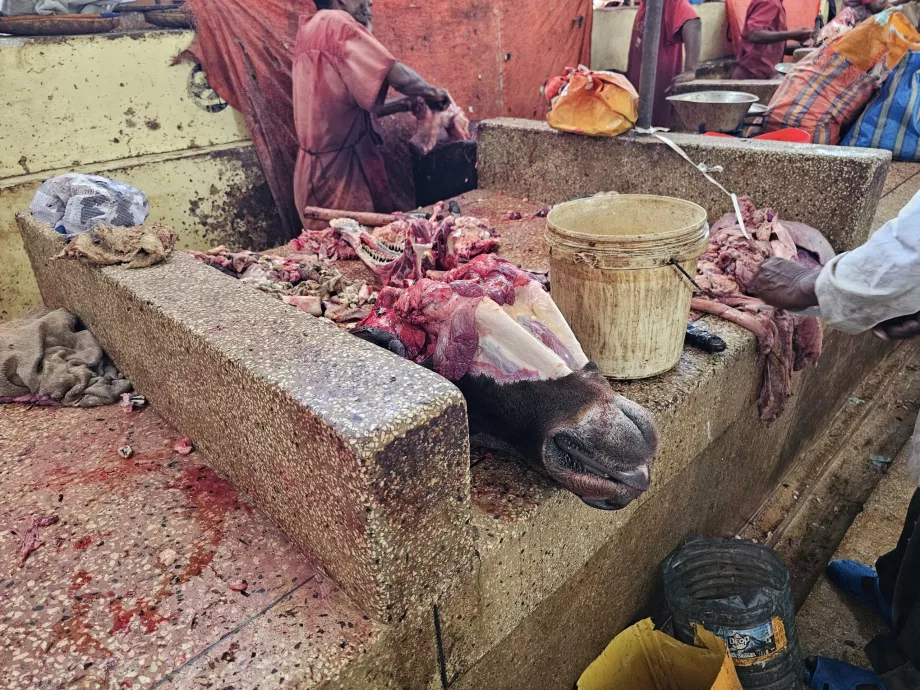 Merkez pazar binasındaki et pazarı