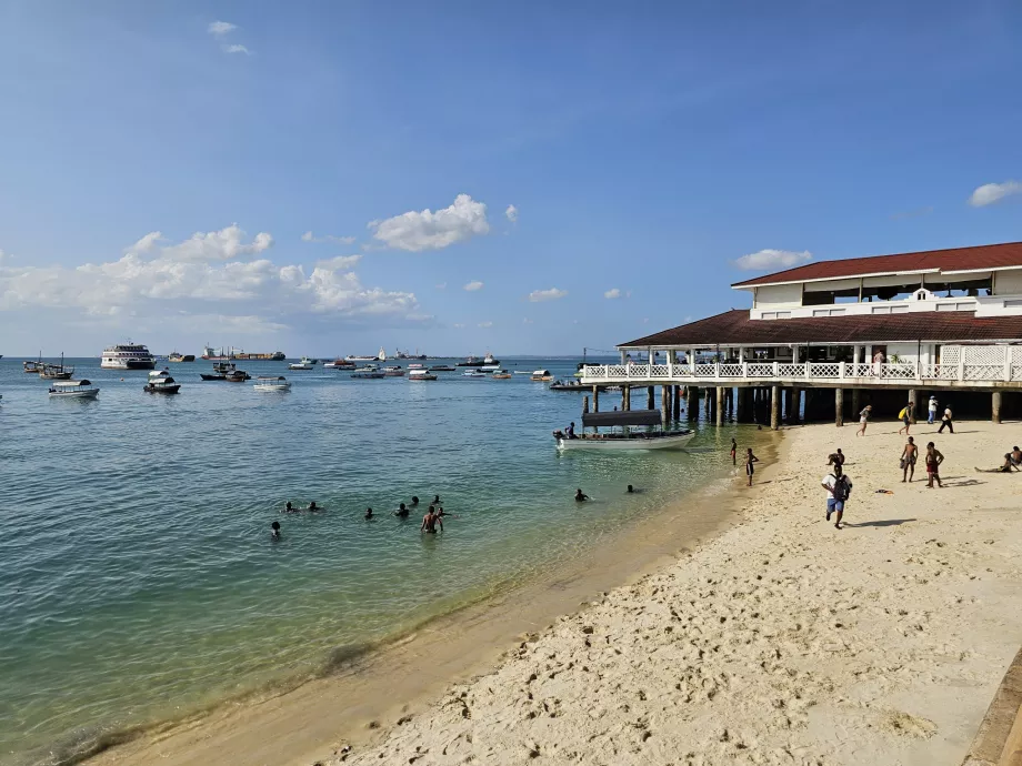 Forodhani mesire yerinde plaj ve restoran