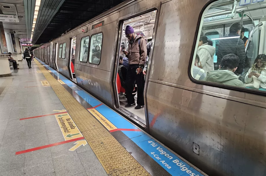 İstanbul metro treni