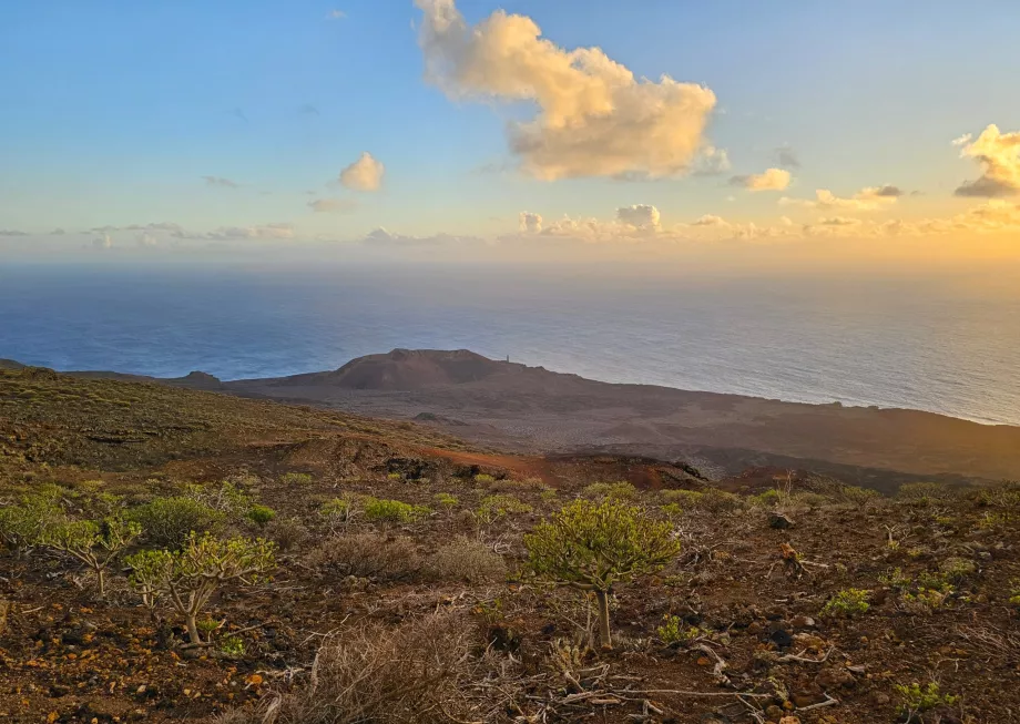 Faro de Orchilla'da Gün Batımı