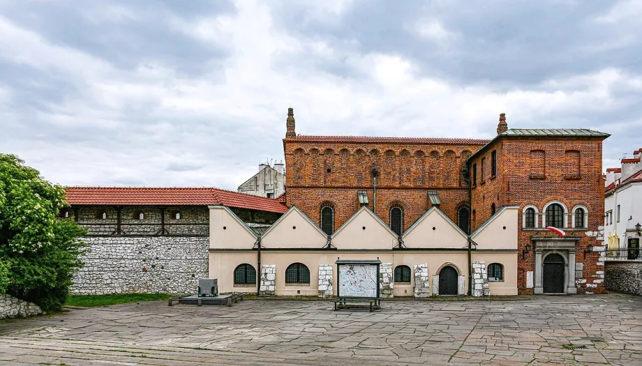 Eski Sinagog, Fotoğraf: Jeremiah Z. Cockroach, Wikimedia Commons, CC BY-SA 4.0