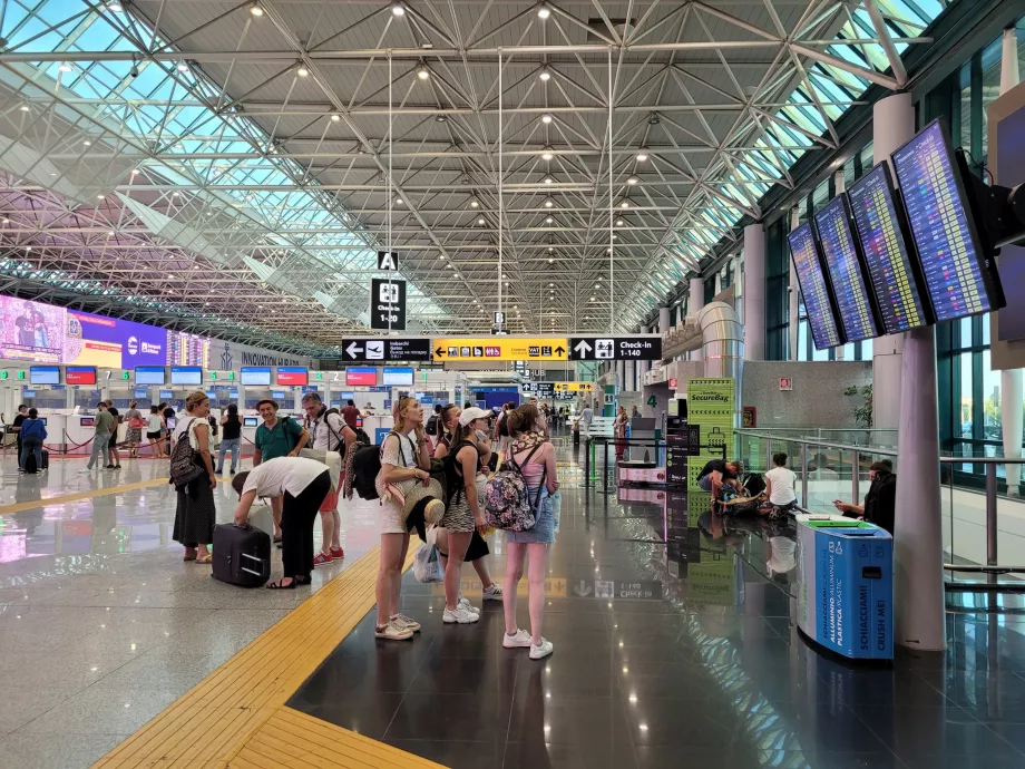 Terminal 1, kalkış alanı