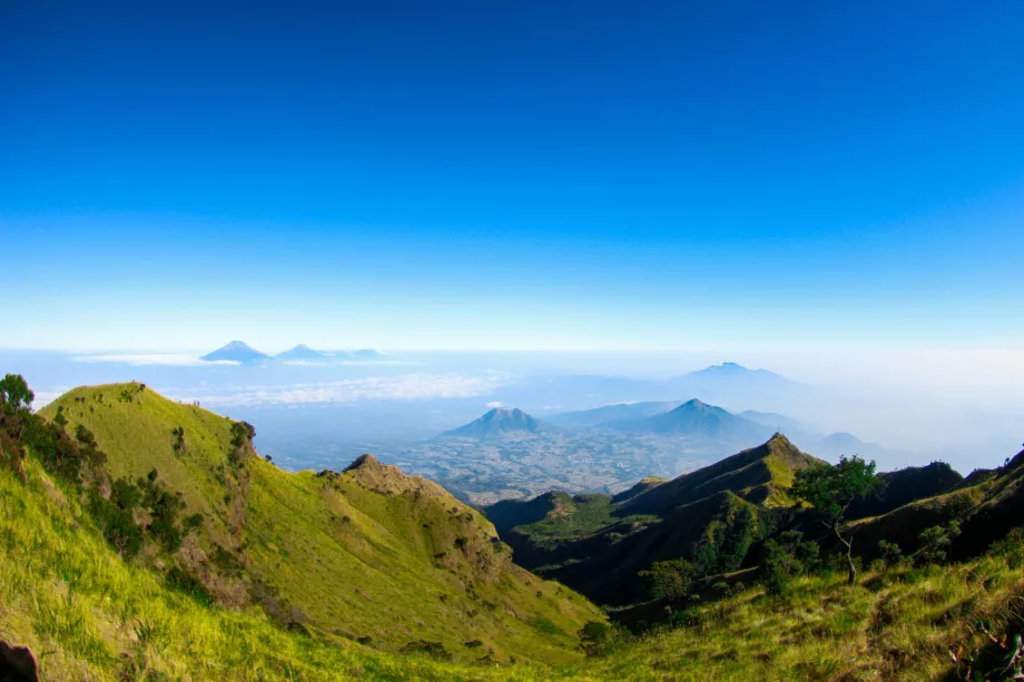 Merbabu Dağı'na tırmanış sırasında manzaralar